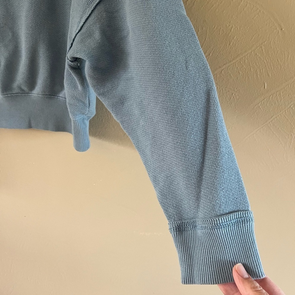 American Eagle Outfitters Blue Crop Sweatshirt Size XS Long Sleeves - Picture 4 of 12
